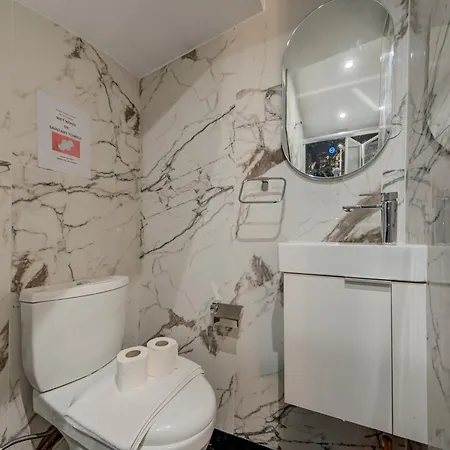 Апартаменты Luxury 3br Duplex In The Heart Of By 360 Estates *