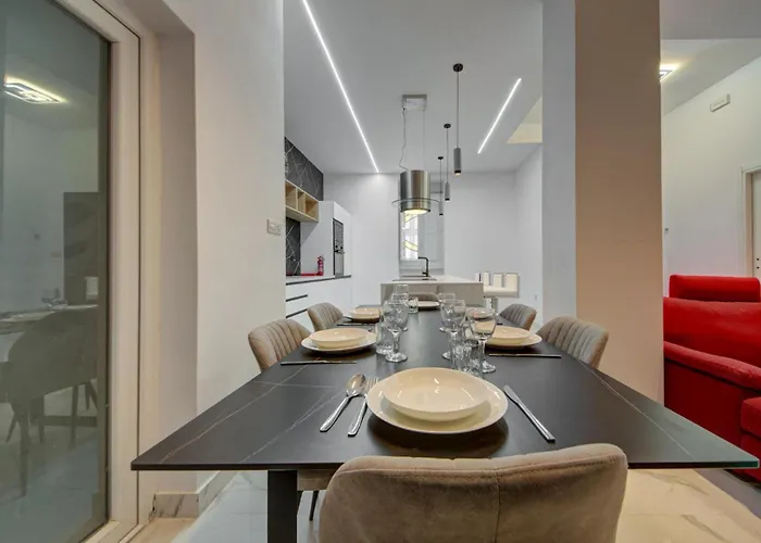 Luxury 3br Duplex In The Heart Of By 360 Estates Апартаменты