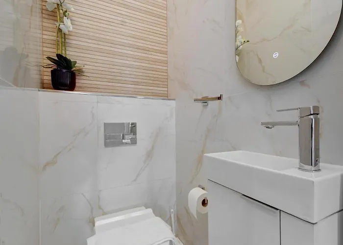 Апартаменты Luxury 3br Duplex In The Heart Of By 360 Estates *