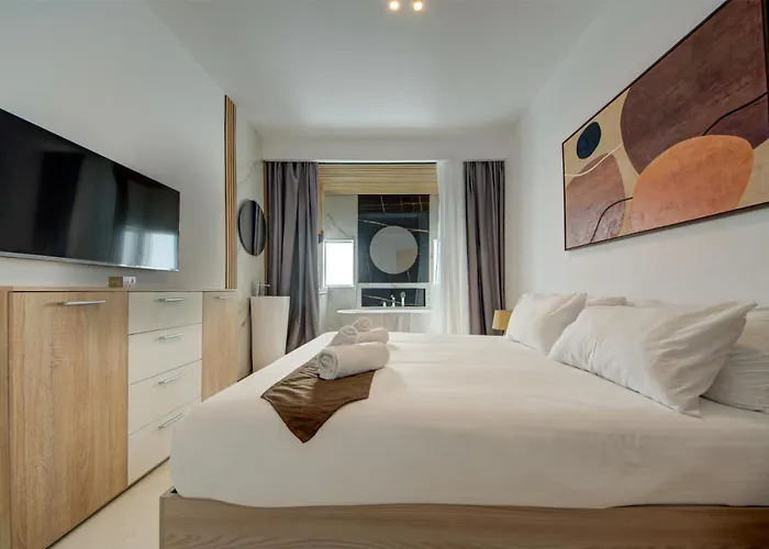 Апартаменты Luxury 3br Duplex In The Heart Of By 360 Estates *