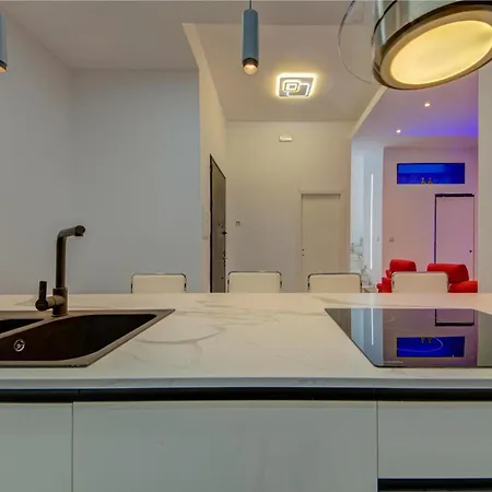 Апартаменты Luxury 3br Duplex In The Heart Of By 360 Estates