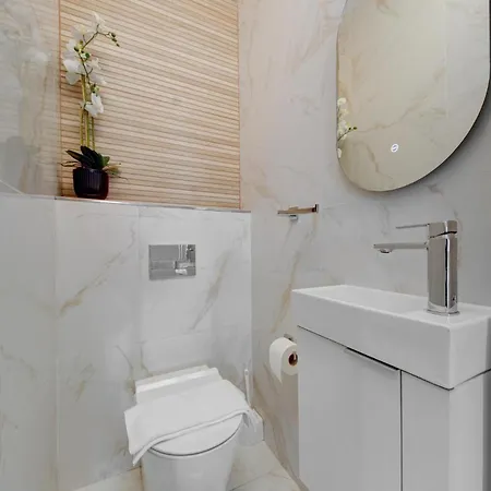 Апартаменты Luxury 3br Duplex In The Heart Of By 360 Estates *