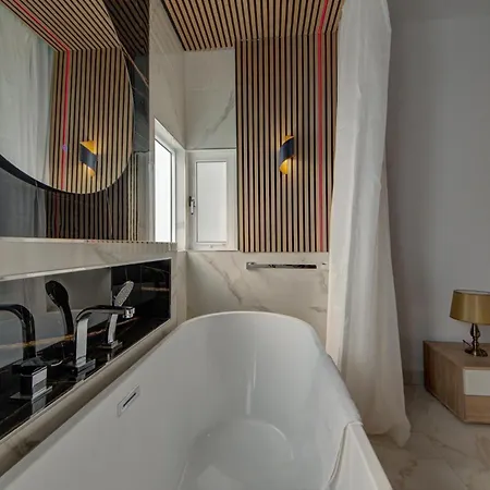 Апартаменты Luxury 3br Duplex In The Heart Of By 360 Estates *