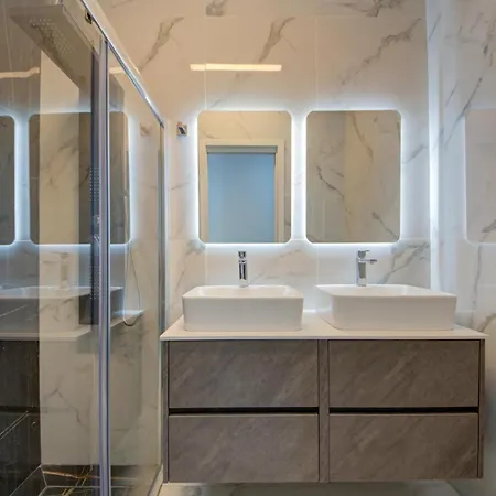 Апартаменты Luxury 3br Duplex In The Heart Of By 360 Estates *