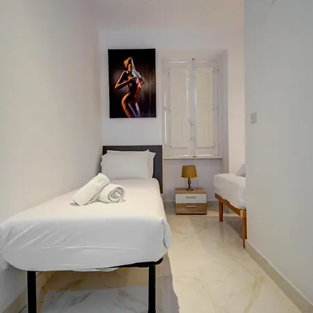 Апартаменты Luxury 3br Duplex In The Heart Of By 360 Estates *
