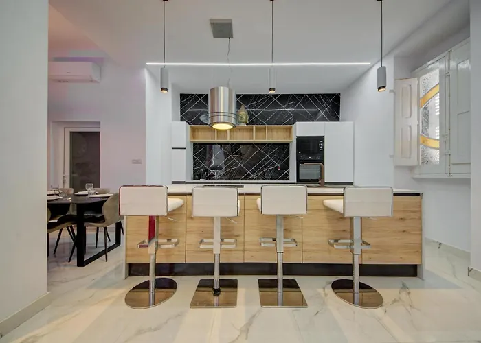 Luxury 3br Duplex In The Heart Of By 360 Estates Lejlighed